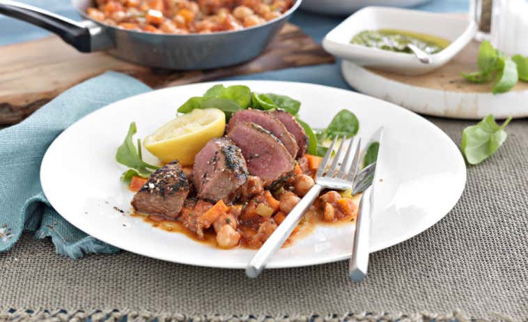 Lammsteaks mit frischer Kräutermarinade Plate