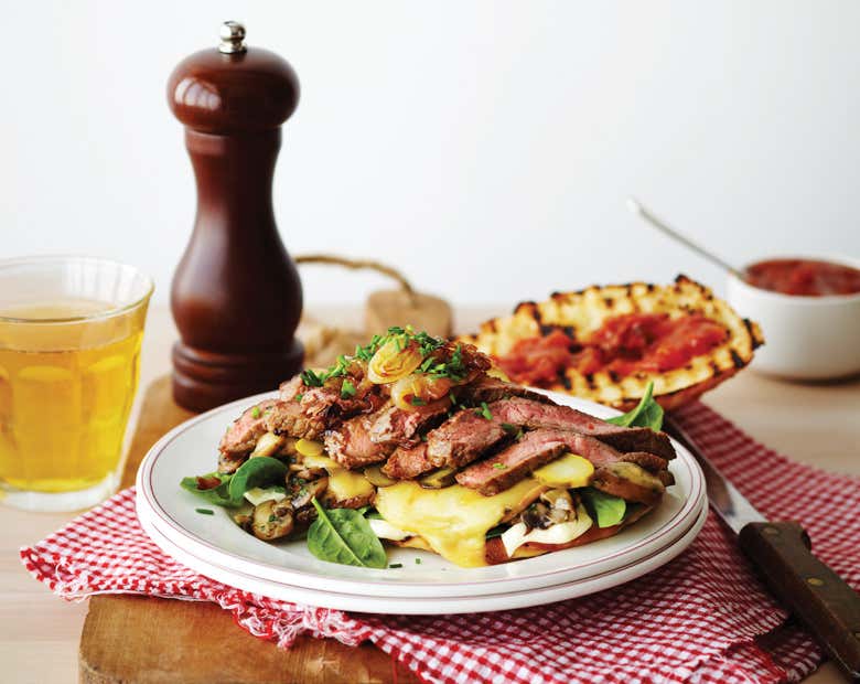 Steak mit Käse-Zwiebel-Schmelzbrot Recipe