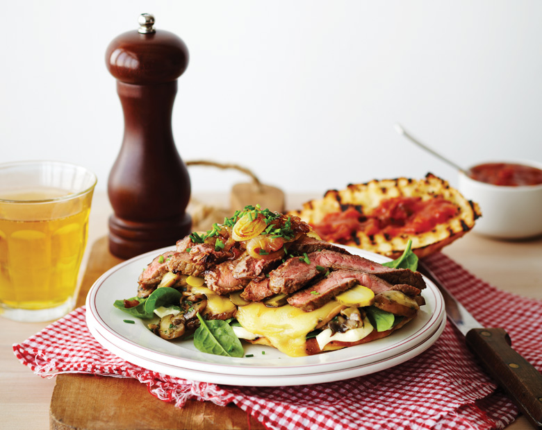 Steak mit Käse-Zwiebel-Schmelzbrot Recipe